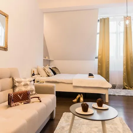 Goldeneye Center Appartement