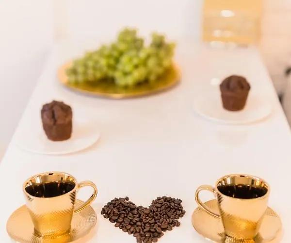 Goldeneye Center Apartment *