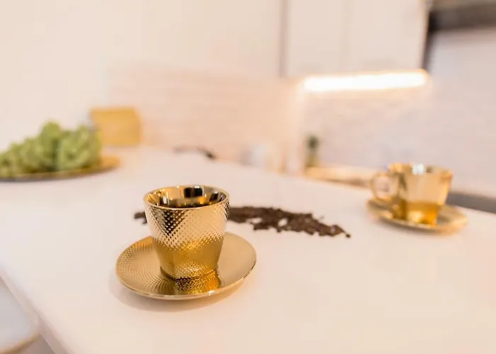 Goldeneye Center Apartment *