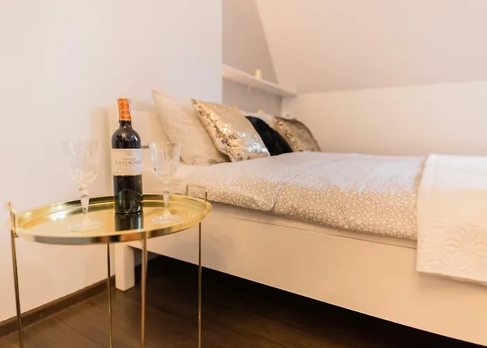 Goldeneye Center Apartment *